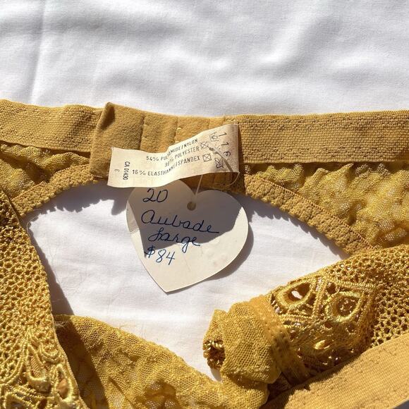 Aubade Paris France Embroidered Gold Garter Belt Lingerie Womens US Large - Picture 3 of 4